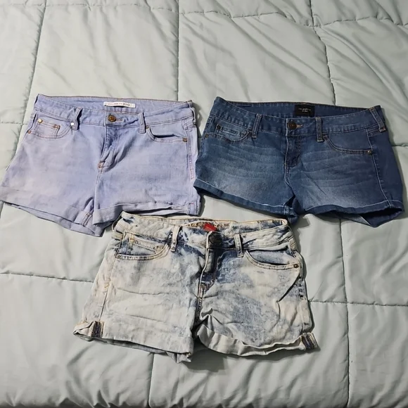 Bundle Of 3 Jean Shorts (2)Celebrity Pink (1)Arizona Women's 7 Good PreOwned - Picture 1 of 12
